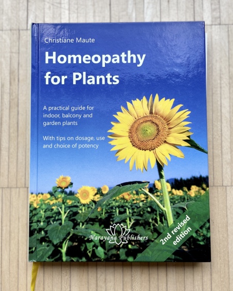 Buchbesprechung »Homöopathie für Pflanzen« in Homeopathy 4 everyone 09 2015.