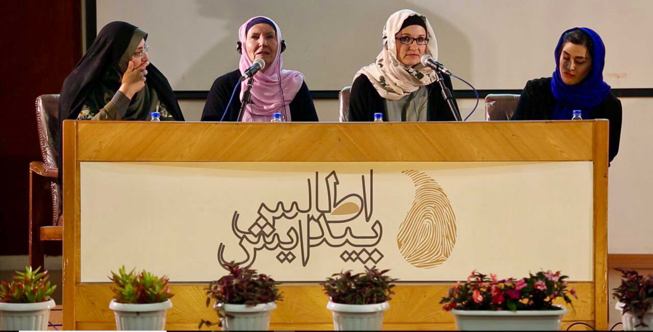 Christiane und Cornelia in Teheran